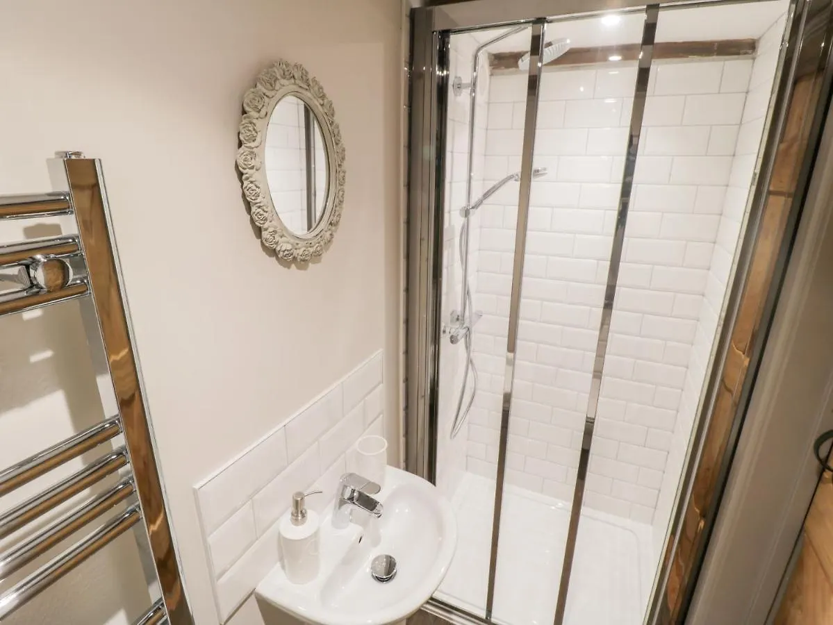Dovecote Villa Pickering 0*,