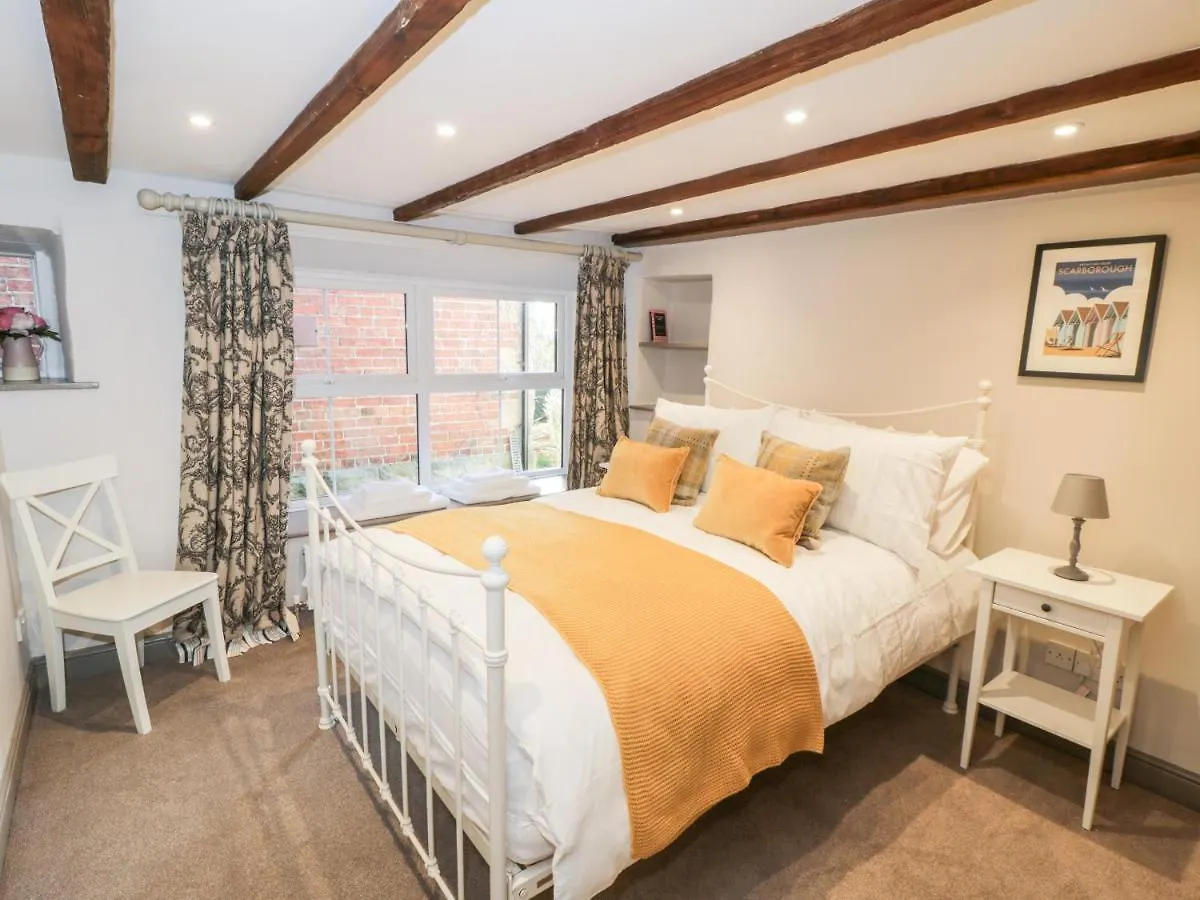 Dovecote Villa Pickering 0*,