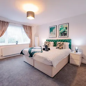  Apartment 7 Beds - Spacious - Free Parking United Kingdom